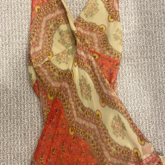 Cute colorful backless sundress. - Picture 5 of 6